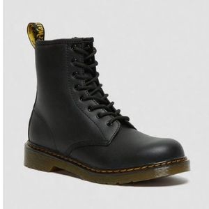 Dr Martens Softy T leather lace up